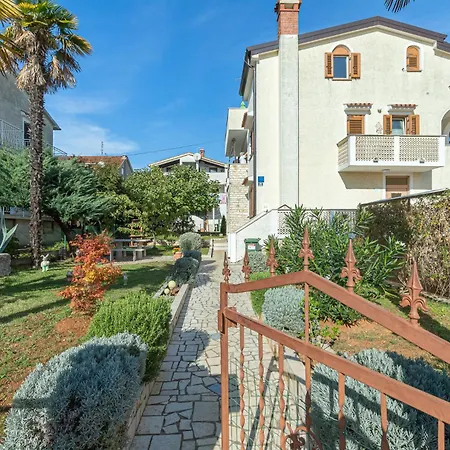 House Near The Sea & Center - Pet Friendly Apartman