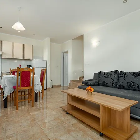 House Near The Sea & Center - Pet Friendly Apartment Porec