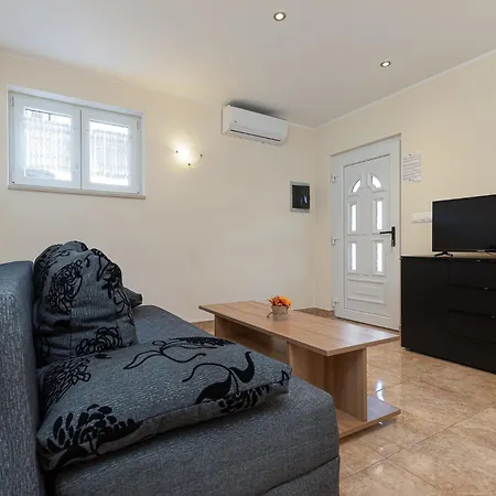 House Near The Sea & Center - Pet Friendly Lägenhet Poreč