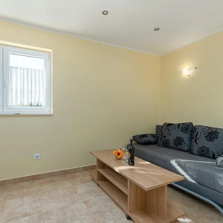 House Near The Sea & Center - Pet Friendly Apartment