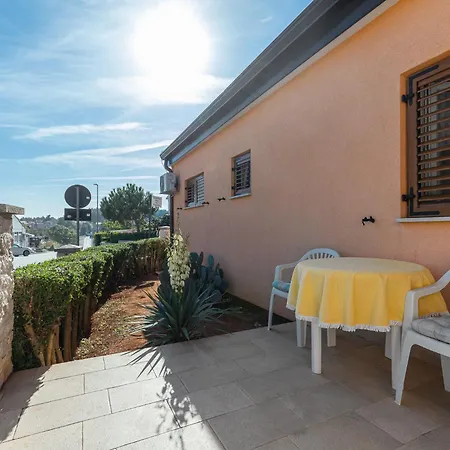 House Near The Sea & Center - Pet Friendly Lägenhet Poreč