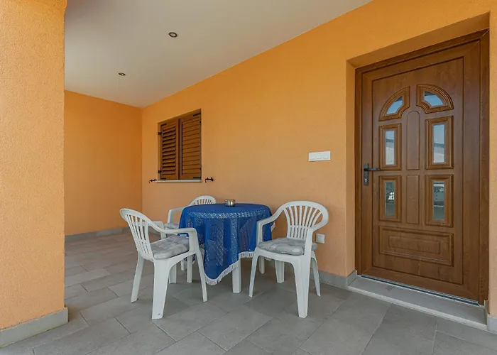 House Near The Sea & Center - Pet Friendly Apartman